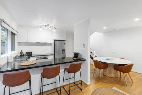 A Home Away From Home In Geelong - Yarra Valley Accommodation 1