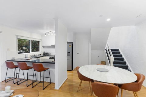 A Home Away From Home In Geelong - Yarra Valley Accommodation 3