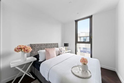 A Lux 2BR Apt Near South Melbourne Market - Yarra Valley Accommodation 4