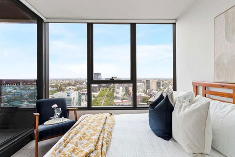 A Modern & Cozy 2BR Apartment With City Views - Yarra Valley Accommodation 1