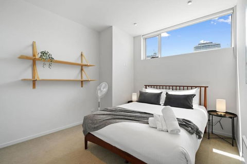 A River-side 2bdm Footscray Oasis + Parking - Yarra Valley Accommodation 2