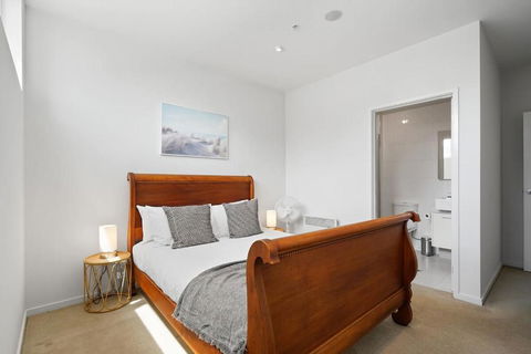 A River-side 2bdm Footscray Oasis + Parking - Yarra Valley Accommodation 3