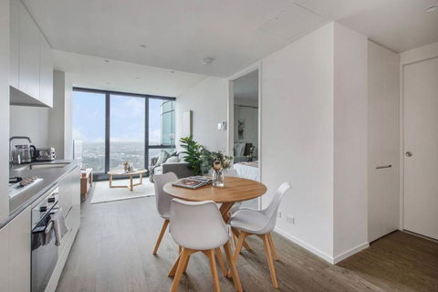 A Sky-high Metropolis Retreat Near The CBD - Yarra Valley Accommodation 1