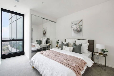 A Sky-high Metropolis Retreat Near The CBD - Yarra Valley Accommodation 2