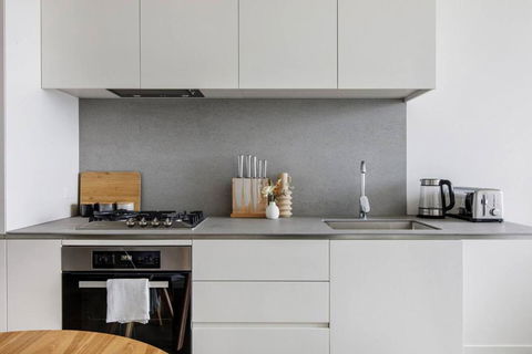 A Sky-high Metropolis Retreat Near The CBD - Yarra Valley Accommodation 3