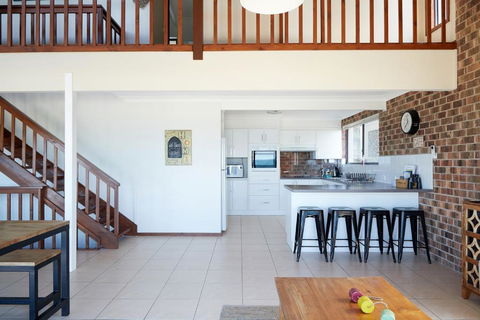 A Stones Throw At Mollymook Beach - Yarra Valley Accommodation 2