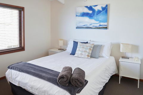 A Stones Throw At Mollymook Beach - Yarra Valley Accommodation 4