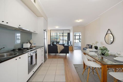 A Stylish & Bright Suite Next To Darling Harbour - Yarra Valley Accommodation 1