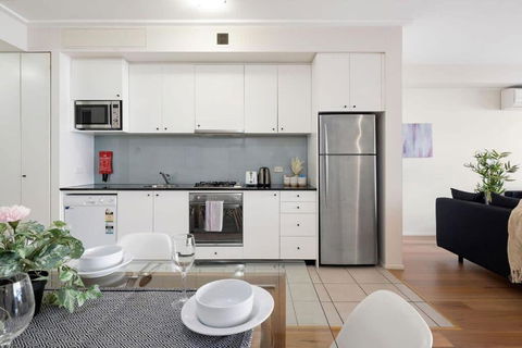 A Stylish & Bright Suite Next To Darling Harbour - Yarra Valley Accommodation 4