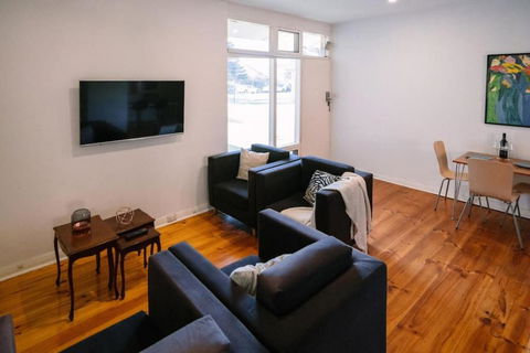 A Wave Away At Glenelg - Yarra Valley Accommodation 2