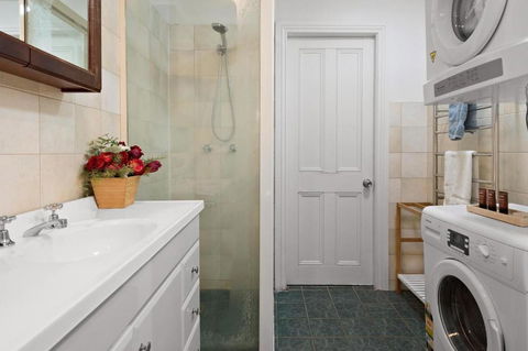 Absolute Beachfront 2BR Pet-Friendly Terrace - The Coachhouse - Yarra Valley Accommodation 2