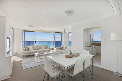 Absolute Beachfront Apartment - Yarra Valley Accommodation 3