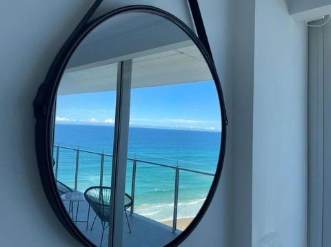 Absolute Beachfront Central Surfers Paradise - Yarra Valley Accommodation 3