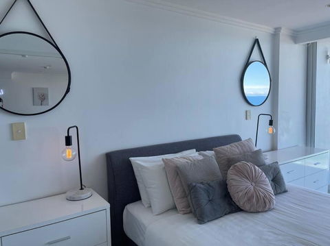 Absolute Beachfront Central Surfers Paradise - Yarra Valley Accommodation 4