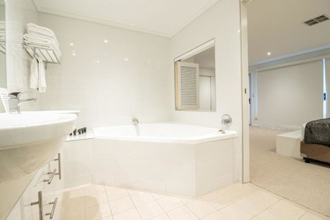 Absolute Beachfront Opal Cove Resort - Yarra Valley Accommodation 4