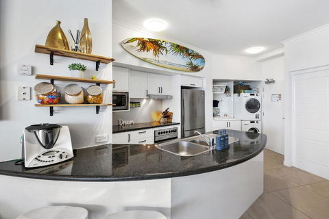 Absolute Beachfront Rolling Surf Resort - Yarra Valley Accommodation 1