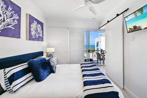 Absolute Beachfront Rolling Surf Resort - Yarra Valley Accommodation 2