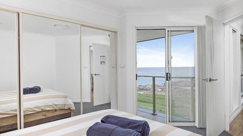 Absolute Waterfront Anna Bay - Yarra Valley Accommodation 4