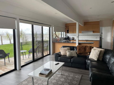 Absolute Waterfront At Woodlands - Yarra Valley Accommodation 3