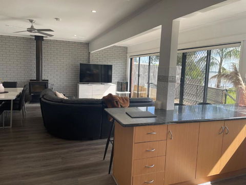 Absolute Waterfront At Woodlands - Yarra Valley Accommodation 4