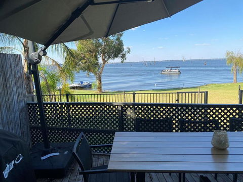 Absolute Waterfront At Woodlands - Yarra Valley Accommodation 0