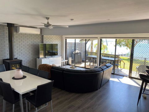 Absolute Waterfront At Woodlands - Yarra Valley Accommodation 2