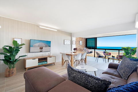 Absolutly Beachfront Surfers Paradise, Pure Shores! - Yarra Valley Accommodation 4