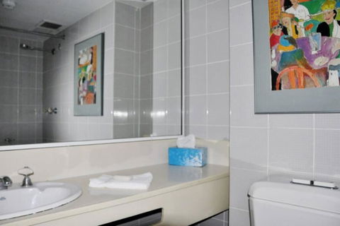 Accommodation Sydney: Hyde Park View 2 Bedroom 1 Bathroom Pet Friendly Apartment - Yarra Valley Accommodation 3