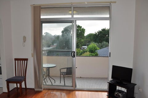 Accommodation Sydney Kogarah 2 Bedroom Apartment With Balcony - Yarra Valley Accommodation 4