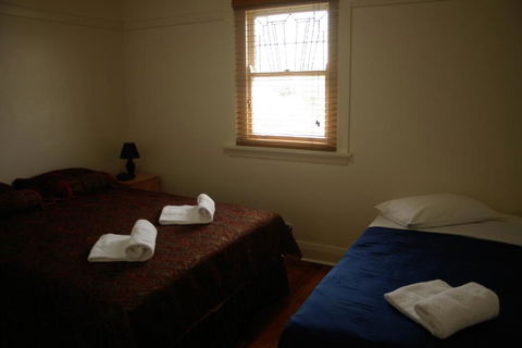 Accommodation Sydney Rockdale - 2 Bedroom Pet Friendly Budget Apartments With Balconies - Yarra Valley Accommodation 4