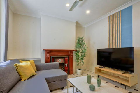Affordable 3 Bedroom House Darlinghurst With 2 E-Bikes Included - Yarra Valley Accommodation 0