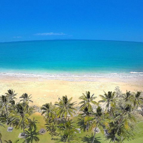 ABSOLUTE BEACH FRONT MACKAY - Blue Pacific - Yarra Valley Accommodation 1