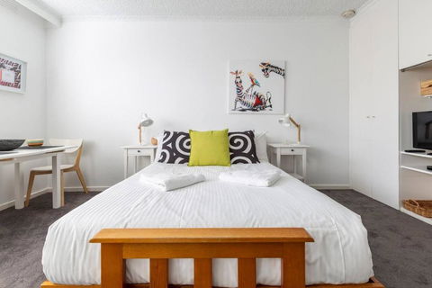 Acland Central Studio - A Cosy St Kilda Escape - Yarra Valley Accommodation 0