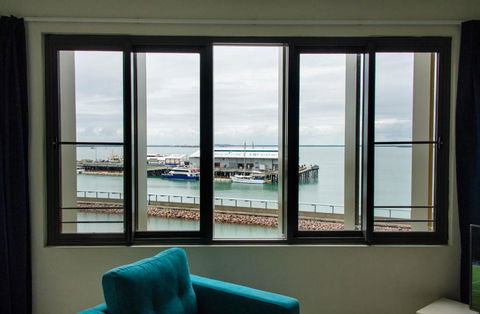 Absolute Waterfront - Tropical Sunrise Apartment Over The Water - Yarra Valley Accommodation 3