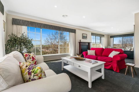 A House With A View, Molong. NSW - Yarra Valley Accommodation 3