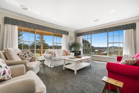 A House With A View, Molong. NSW - Yarra Valley Accommodation 0
