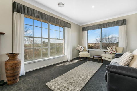 A House With A View, Molong. NSW - Yarra Valley Accommodation 4