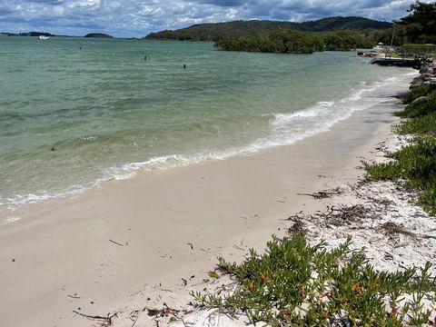 ABSOLUTE BEACHFRONT Port Stephens - Pindimar Beach House - Yarra Valley Accommodation 3