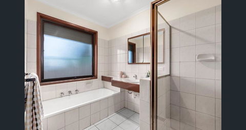 A Room In Mill Park - Yarra Valley Accommodation 2