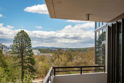 Amazing View In Large Apartment Barton ACT - Yarra Valley Accommodation 0
