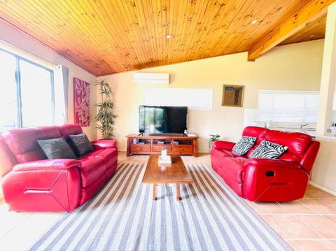 Aircabin - Tuggerawong - Lake Front - 3 Beds House - Yarra Valley Accommodation 2