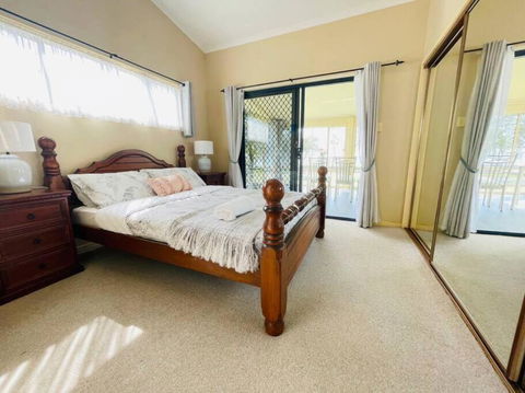 Aircabin - Tuggerawong - Lake Front - 3 Beds House - Yarra Valley Accommodation 3