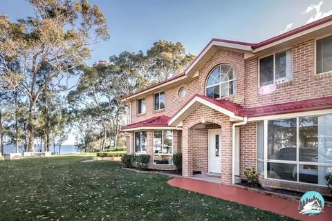 Aircabin - Tuggerawong - Lake Front - 9 Beds House - Yarra Valley Accommodation 1