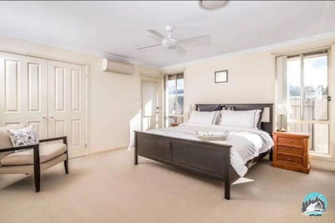 Aircabin - Tuggerawong - Lake Front - 9 Beds House - Yarra Valley Accommodation 2