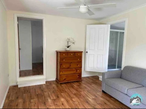 Aircabin - Tuggerawong - Lake Front - 9 Beds House - Yarra Valley Accommodation 4