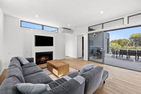 Aireys Sunset Beach House - Yarra Valley Accommodation 3