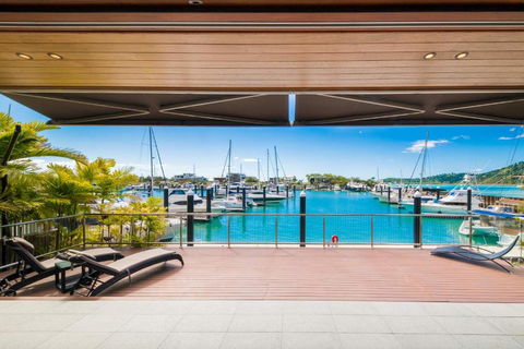 Airlie Beach Marina-Front Luxury At 10 The Cove - Yarra Valley Accommodation 1