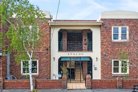 Albert Park Art Deco Gem Sleeps 5 Bevan 4 - Yarra Valley Accommodation 0