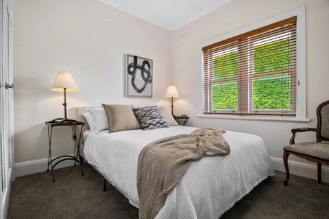 Albert Park Art Deco Gem Sleeps 5 Bevan 4 - Yarra Valley Accommodation 1