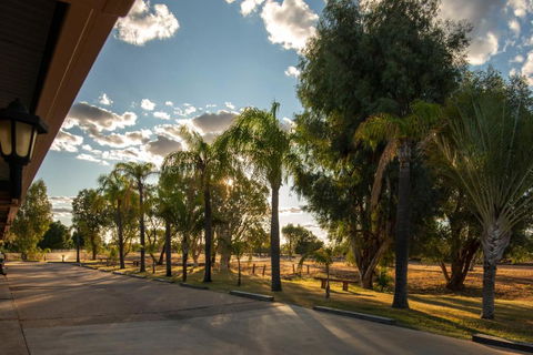 Albert Park Motor Inn-KING BEDS-POOL-SHADED PARKING - Yarra Valley Accommodation 2